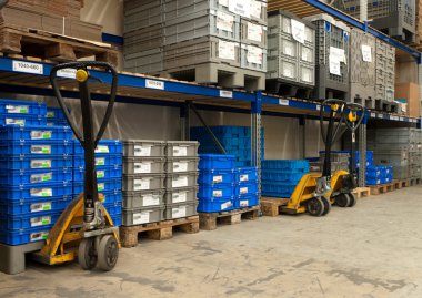 Pallet Trucks for Manufacturing